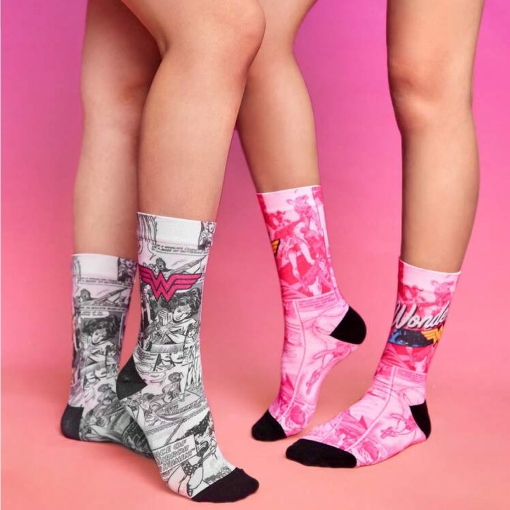 WONDER WOMAN X Rebellious Rose Cartoon Graphic Crew Socks